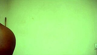 hey come watch this young sporty babe fuck her wet pussy solo