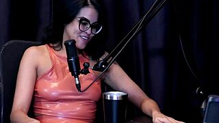 Casal Kaliente's HOTTEST preliminares with Bia Hot on Sheer Red podcast!