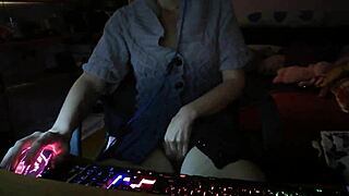 whoa check this hairy pussy big clit up close