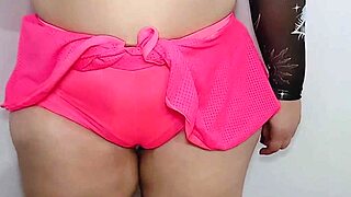 Chubby Latina MILF Flashes Juicy Ass and Meaty Pussy