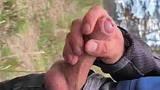 i flash dick masturbate outdoors ladies watchin afar!!