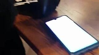 Oh fuck, i'm godin' myself so hard in this london pub... gonna cum!