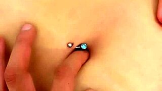 A GOOD FINGER FUCKS THIS BEAUTIFUL LATINA NAVEL CLOSE UP