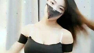 hot cam girl dances camel toe tease with sexy toes close-up!