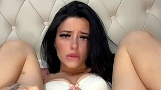 horny american student slut fingers pussy on cam 💦