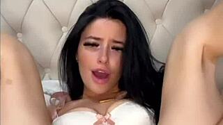 horny american student slut fingers pussy on cam 💦