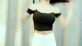 hot cam girl dances camel toe tease with sexy toes close-up!