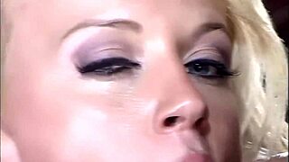 Blonde babe takes two cocks in pussy 😍🍆🔥