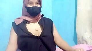 indonesian hijab girl masturbates dildo to squirting orgasm