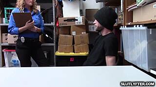 female officer sneaks pussy feed to suspect