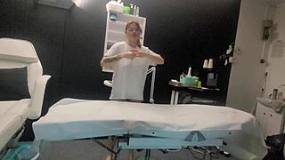Innocent lady's massage turns into intense pussy face fuck