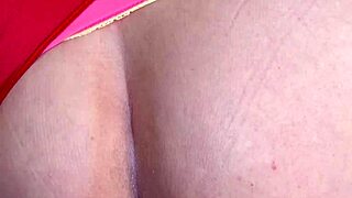 florsitasilvestre38 stretches ass wide with huge anal toys