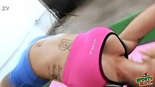 check out this latina's huge tits and puffy spandex cameltoe 💦🍑