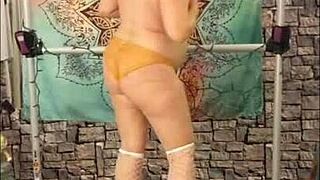 Hotwife steffi's teasing strip leads to hungry cunt play and suck session