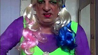 bisexual crossdresser with glasses downs two shy drinks wanna give more