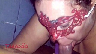 Socando no cu e gozando na boca do maduro submisso