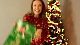 i fuck hot milf under christmas tree with deep pussy creampie