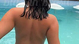 gostosa asiatica takes pirocudo bbc glory hole pool pounding