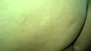 a loira tá de volta sentando gostoso nesse pau gigante de novo