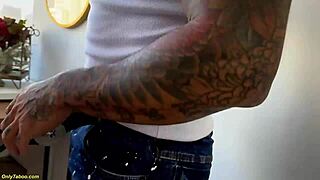 Nympho mature's tight asshole stretched by agent's monster cock