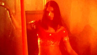 Sizzling Brunette Indian MILF Babe Teases Her Sexy Curves!