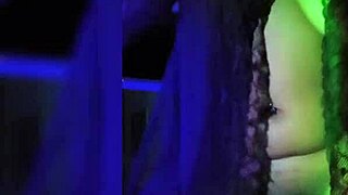 uhh, morena safada strips teasing in the dark room, clothes ripping off...