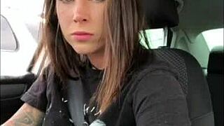 i love flashing my body publicly like felicity feline does