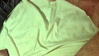 Sexy Bodybuilder Jerks Muscular Cock Shaking Legs