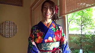 Seductive Japanese Mature Ayumi Shinozaki Delivers Ultimate Blowjob Temptation