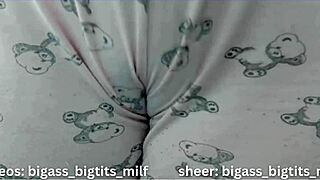 check her puffy camel toe lips spreading wet and juicy 😍🔥