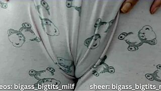 check her puffy camel toe lips spreading wet and juicy 😍🔥