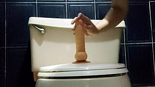 im ridin my big dildo b4 shower feels amazin