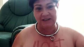 watch chienne marie shumilie toy her slutty pussy for master diabolus in stockings