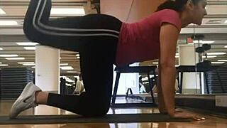 instagram chicas show off athletic big asses in tight gym leggings