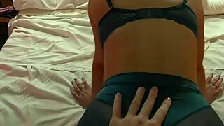 roommate's tight pussy frothed on my cock till i explode 😩💦