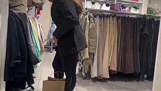 that round latina ass in see thru leggings... damn