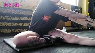 Watch This Tattooed Alternative Hottie Stretch Seductively In Gym