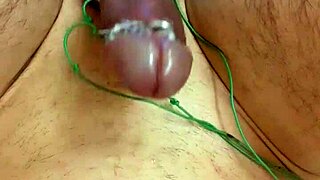 solo babe surges to quick intense orgasm via electric stimulation toy
