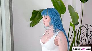 saw roommate's hot phone sex so i joined for wet pussy scissoring