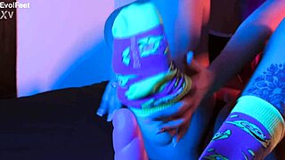 i know your weakness for my sweaty socks and sexy latina feet toes