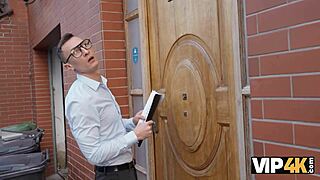 cam girl turns pornstar to pay debts 💦😈