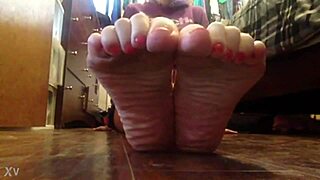 hey ani, your teasing feet fetish drives me wild on livejasmin