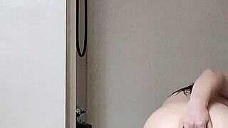 Craving that huge cock thrust deep while brunette milf ass shakes homemade!