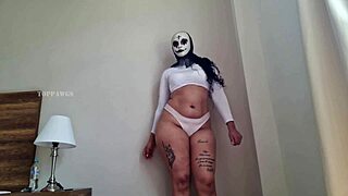 hey awesome big butt latina gives lapdance