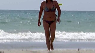 Beach Voyeur Catches Big Cumshot After Stepmom Mutual Masturbation