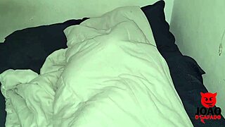 Girlfriend wakes squirting wildly on massive bareback cock thrust