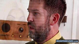 President Orders Cougar Milf for Dirty Freeuse Fucking