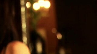 indian babe looks so fuckable on bed!