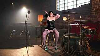 Fingering Rockin Granny Carmen to Wild Orgasm 😍💦