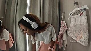 girl caught naked in public try-on booth